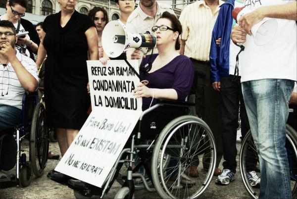Persoana cu handicap are dreptul la asistenta juridica gratuita
